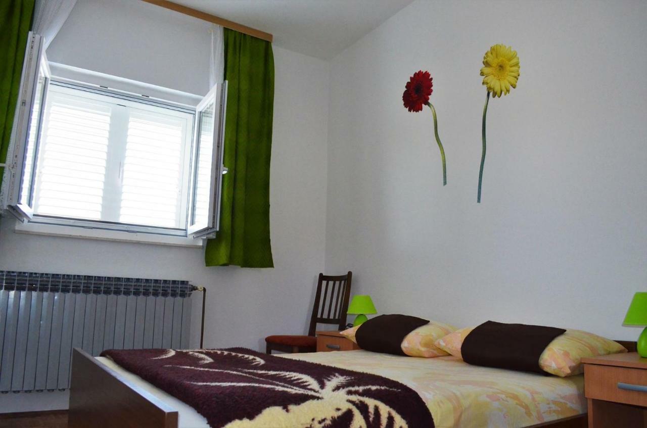 Apartman Rosa Pirovac Eksteriør bilde