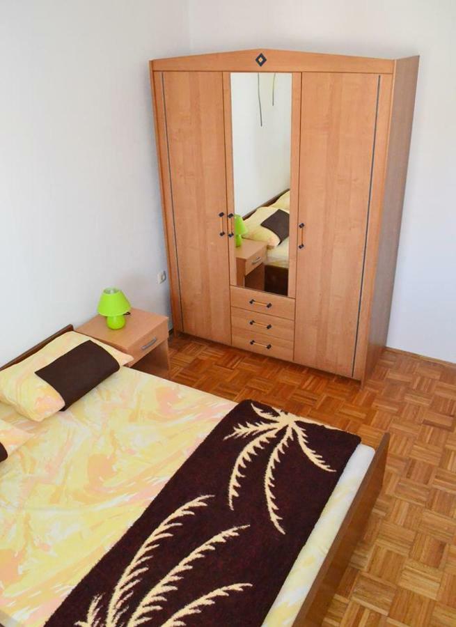 Apartman Rosa Pirovac Eksteriør bilde