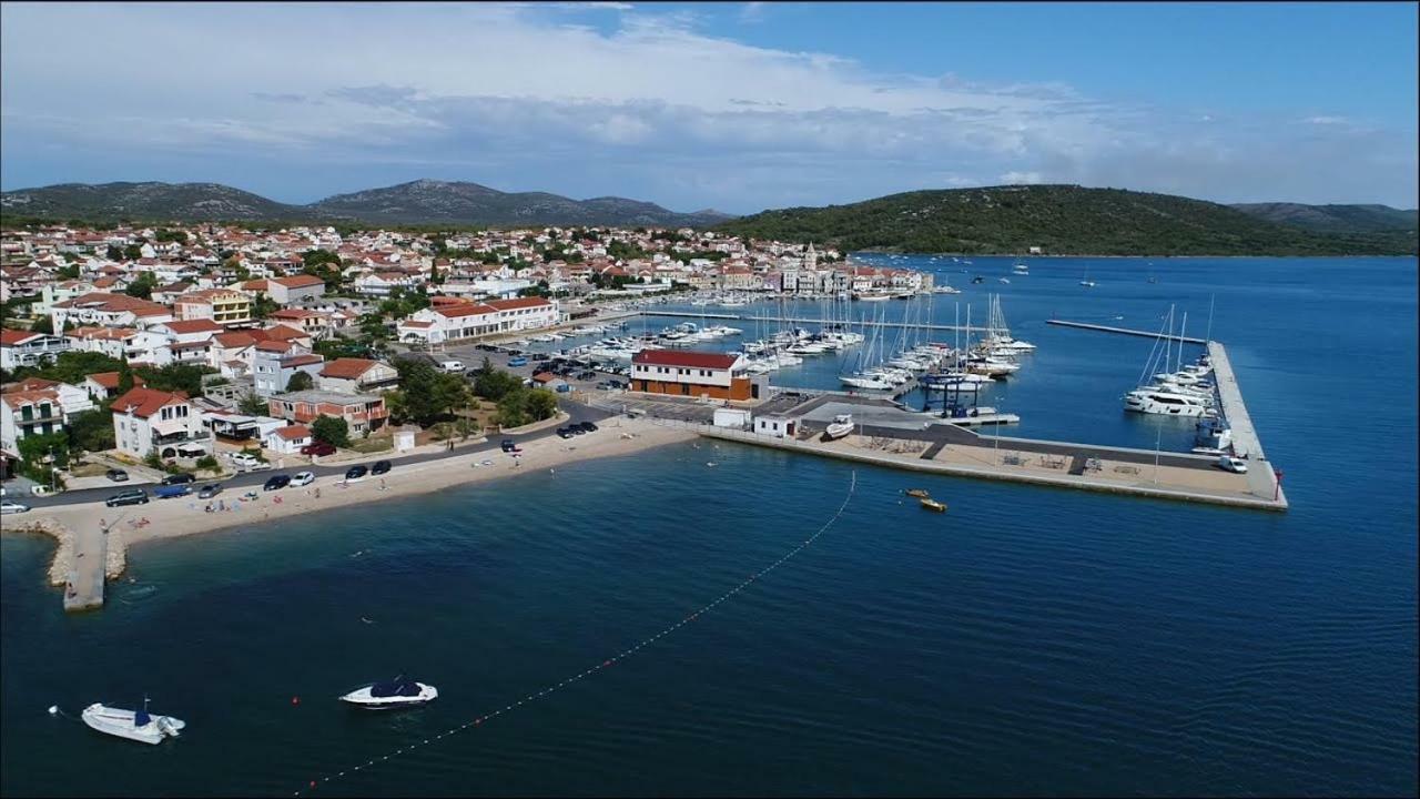 Apartman Rosa Pirovac Eksteriør bilde